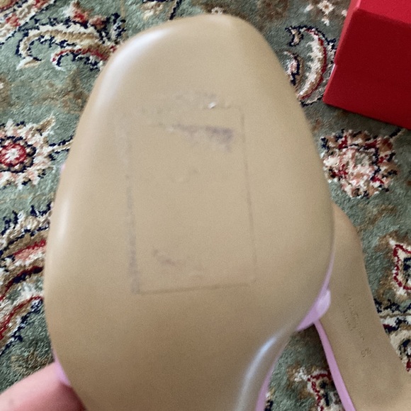 Ferragamo heels 🦄 - Picture 9 of 17